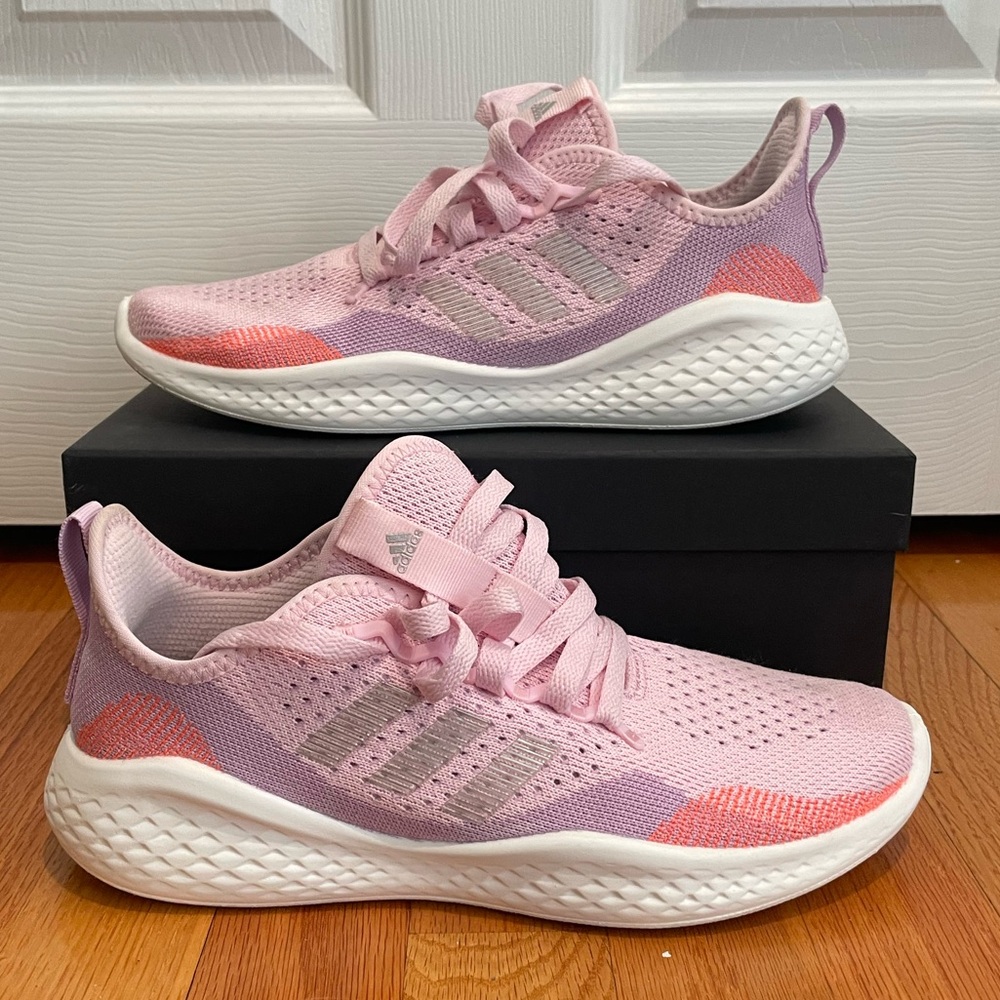 Adidas Bounce - Size 8